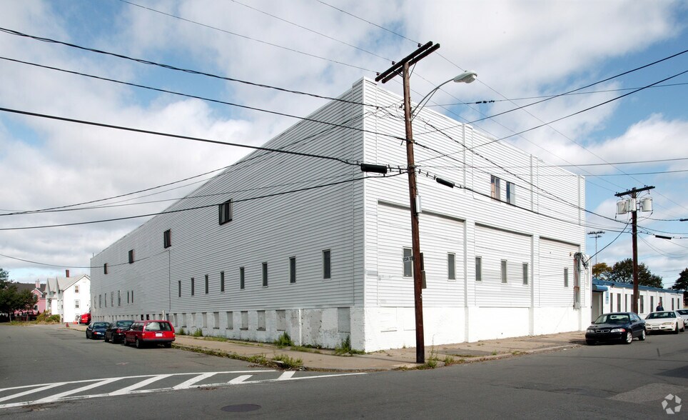 19 Bennett St, Lynn, MA à louer - Photo du bâtiment - Image 3 de 4