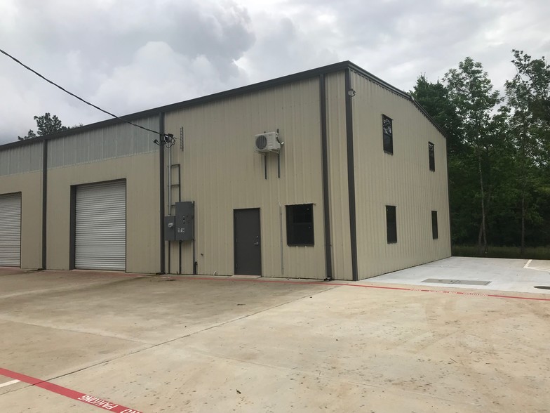 1714 Airport Rd, Conroe, TX for lease - Building Photo - Image 3 of 9