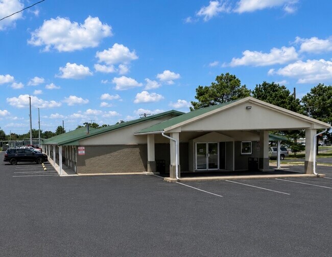 More details for 1004 US Highway 51 Byp W, Dyersburg, TN - Hospitality for Sale