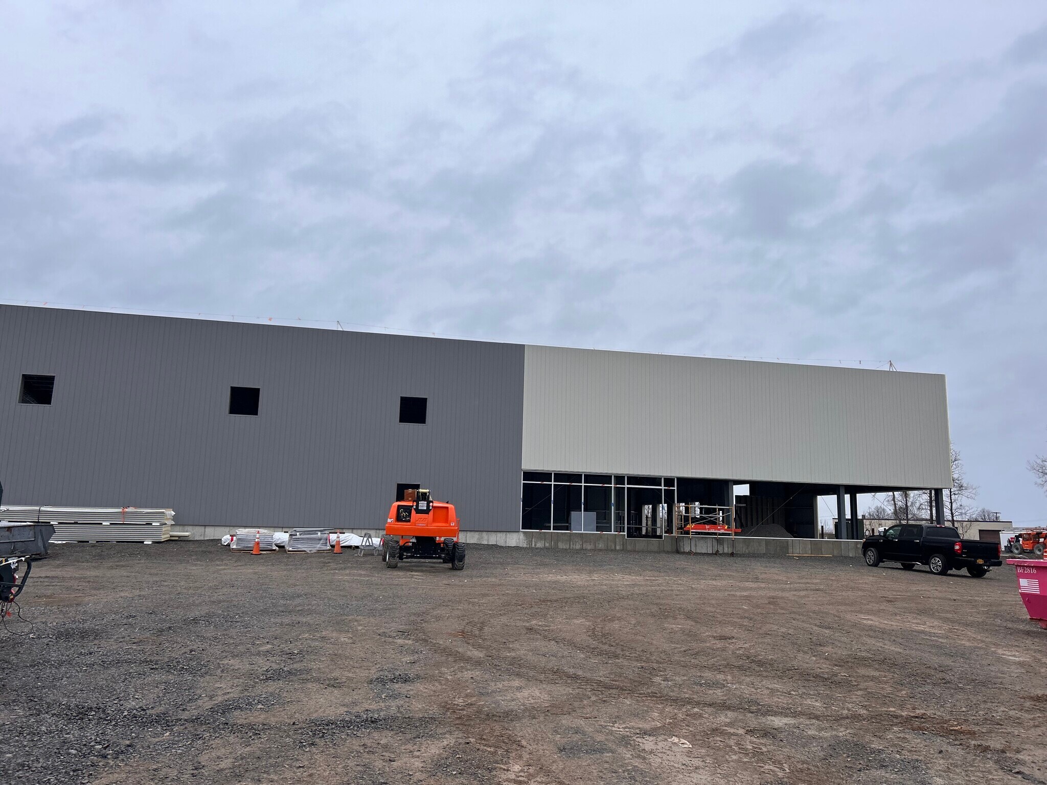 6845 Kinne St, East Syracuse, NY à louer Photo du bâtiment- Image 1 de 5