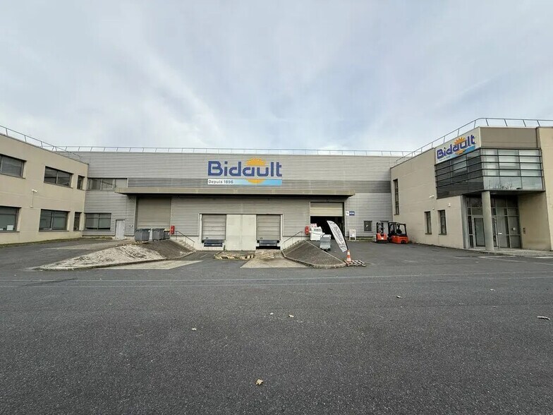 Flex dans Gennevilliers à louer - Photo du bâtiment - Image 1 de 12