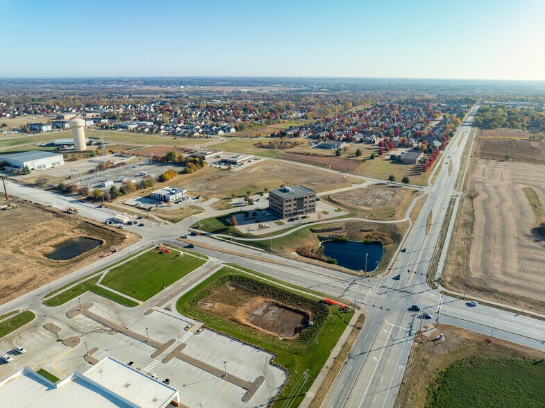 5460 West Pky, Johnston, IA à vendre - Photo du bâtiment - Image 2 de 4