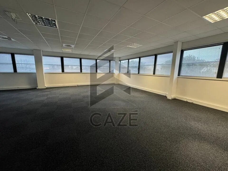 Office in Mérignac for lease Interior Photo- Image 1 of 6