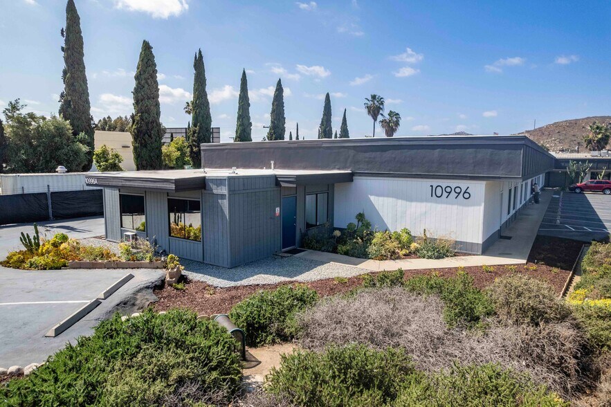 10996 Woodside Ave N, Santee, CA à vendre - Photo du bâtiment - Image 3 de 9