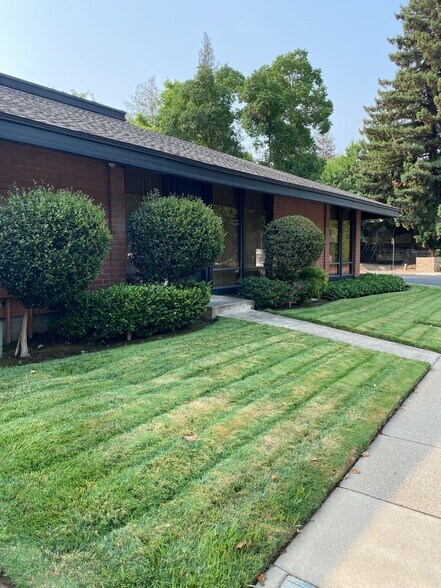 185-195 Cadillac Dr, Sacramento, CA à louer - Photo du bâtiment - Image 2 de 3