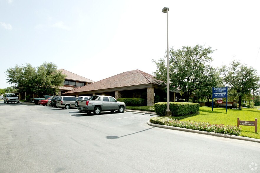 402 E Ramsey Rd, San Antonio, TX for lease - Building Photo - Image 2 of 13