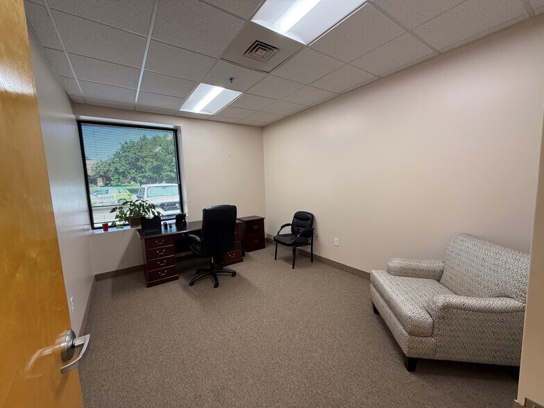 122 Backstretch Ln, Mooresville, NC à louer - Photo du bâtiment - Image 3 de 8