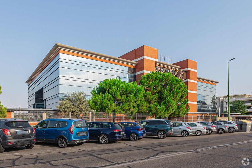 Office in Alcobendas, Madrid for lease - Building Photo - Image 2 of 3