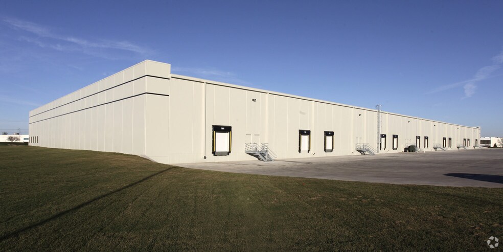 11300-11398 Meredith Dr, Urbandale, IA à louer - Photo du bâtiment - Image 2 de 10