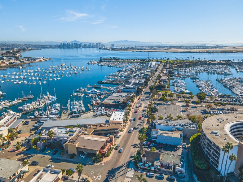 2725-2727 Shelter Island Dr, San Diego, CA à louer - Photo du bâtiment - Image 2 de 11