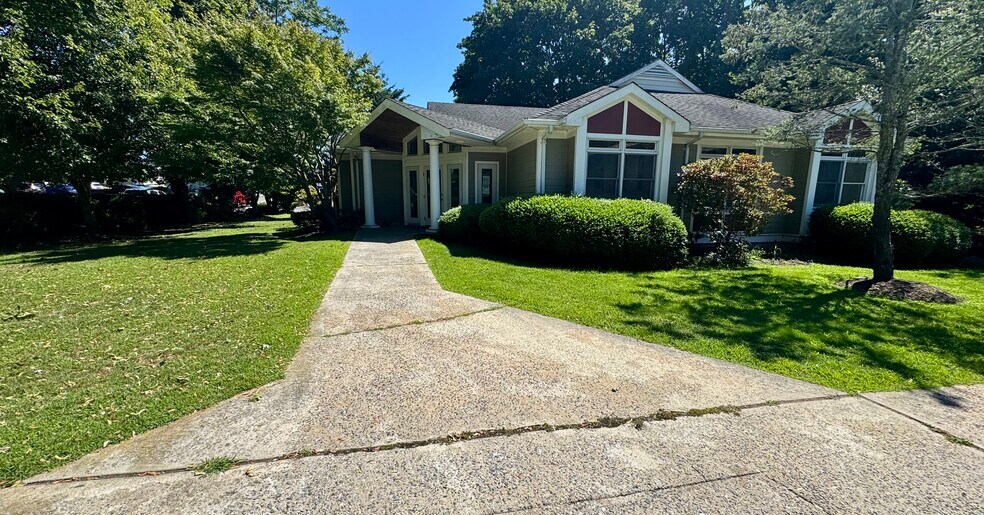 5 Squiretown Rd, Hampton Bays, NY à vendre - Photo du bâtiment - Image 2 de 10