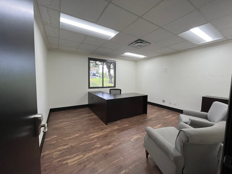 5711 Northwest Pky, San Antonio, TX for lease - Interior Photo - Image 2 of 8