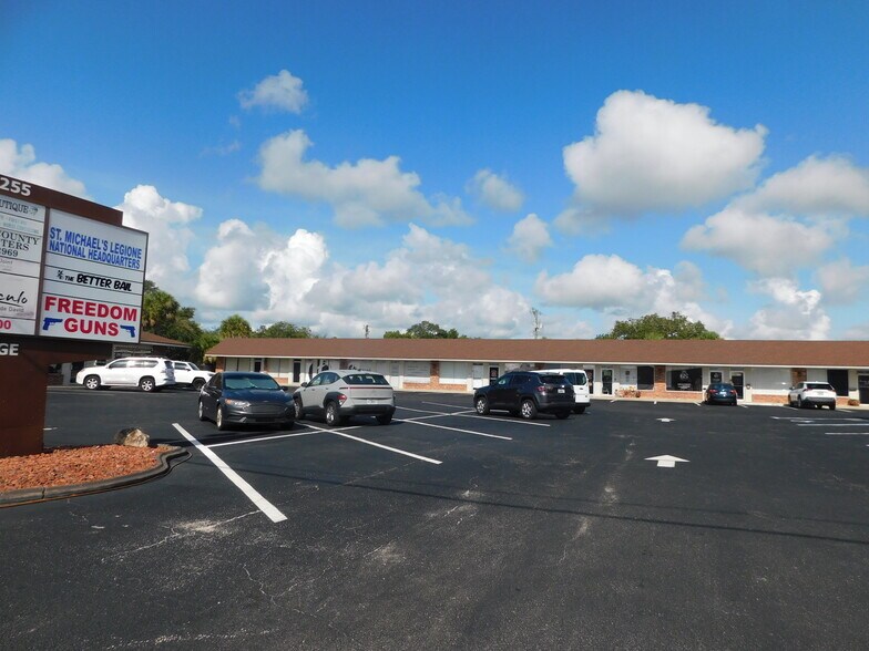 1235 Florida Ave S, Rockledge, FL à louer - Photo du bâtiment - Image 3 de 5