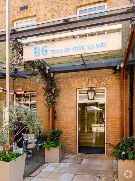 86 Duke Of York Sq, Londres à louer - Photo du bâtiment - Image 3 de 4