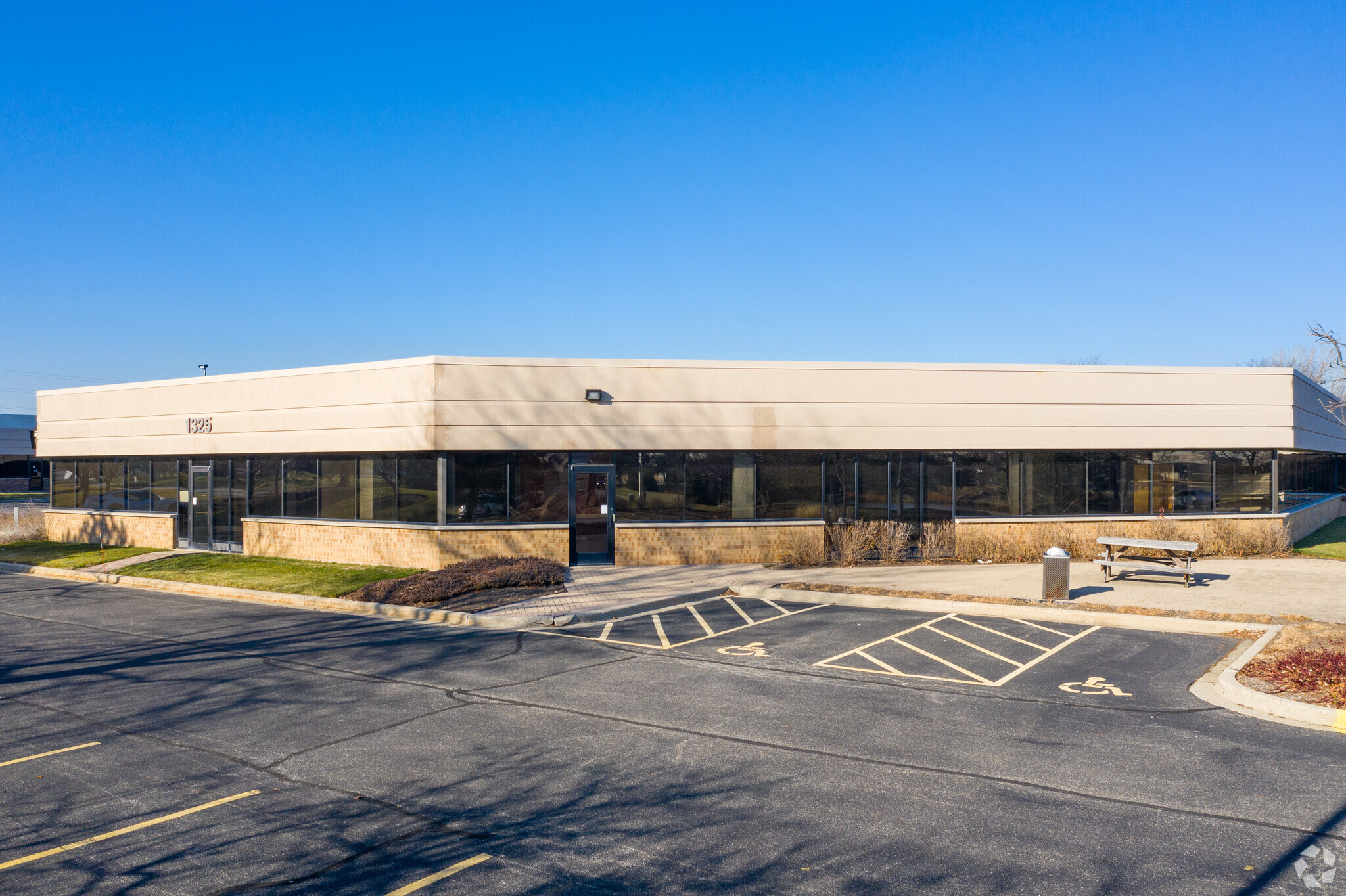 1325 Tri-State Pky, Gurnee, IL for lease Building Photo- Image 1 of 16