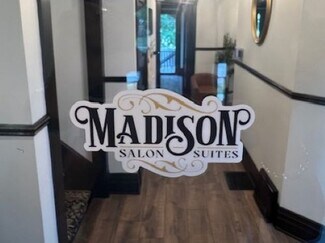 Plus de détails pour 210 N Madison St, Woodstock, IL - Commerce de détail à louer