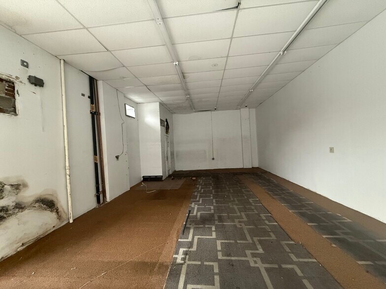 9508 37th Ave, Jackson Heights, NY à louer - Photo du bâtiment - Image 3 de 6
