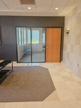 822 Kumho Dr, Fairlawn, OH à louer Photo du bâtiment- Image 2 de 9