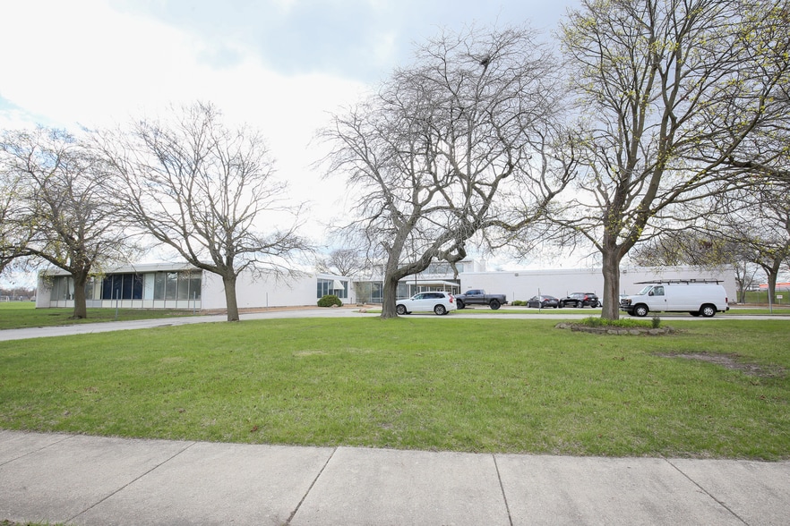 646 Chicago Rd, Chicago Heights, IL for lease - Building Photo - Image 3 of 37