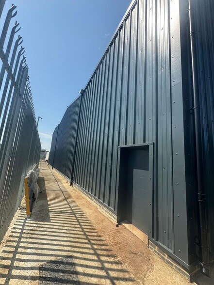 Kings Rd, Canvey Island à louer - Photo du bâtiment - Image 3 de 3