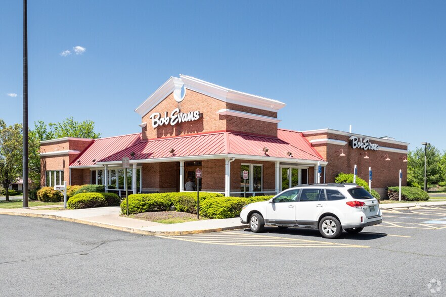 14050 Thunderbolt Pl, Dulles, VA à vendre - Photo du bâtiment - Image 2 de 2