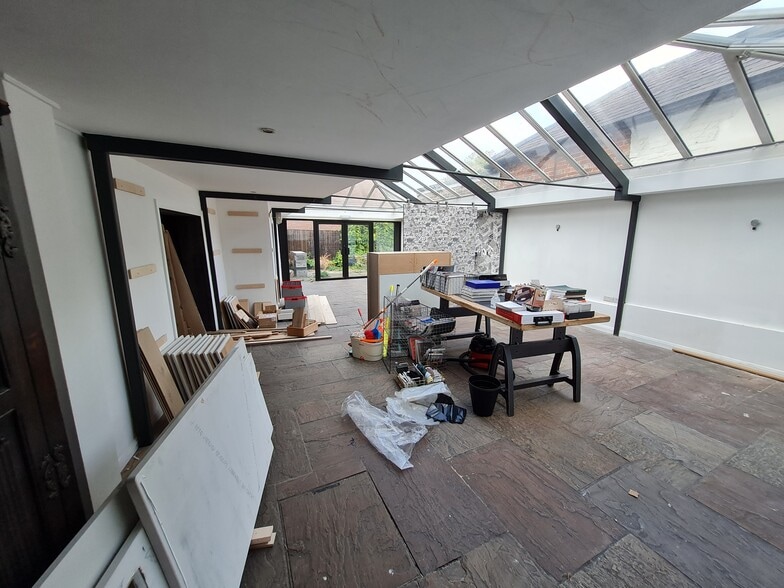 Knockhundred Row, Midhurst for lease - Interior Photo - Image 3 of 4