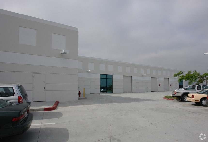 9940 Summers Ridge Rd, San Diego, CA à louer - Photo du bâtiment - Image 2 de 6