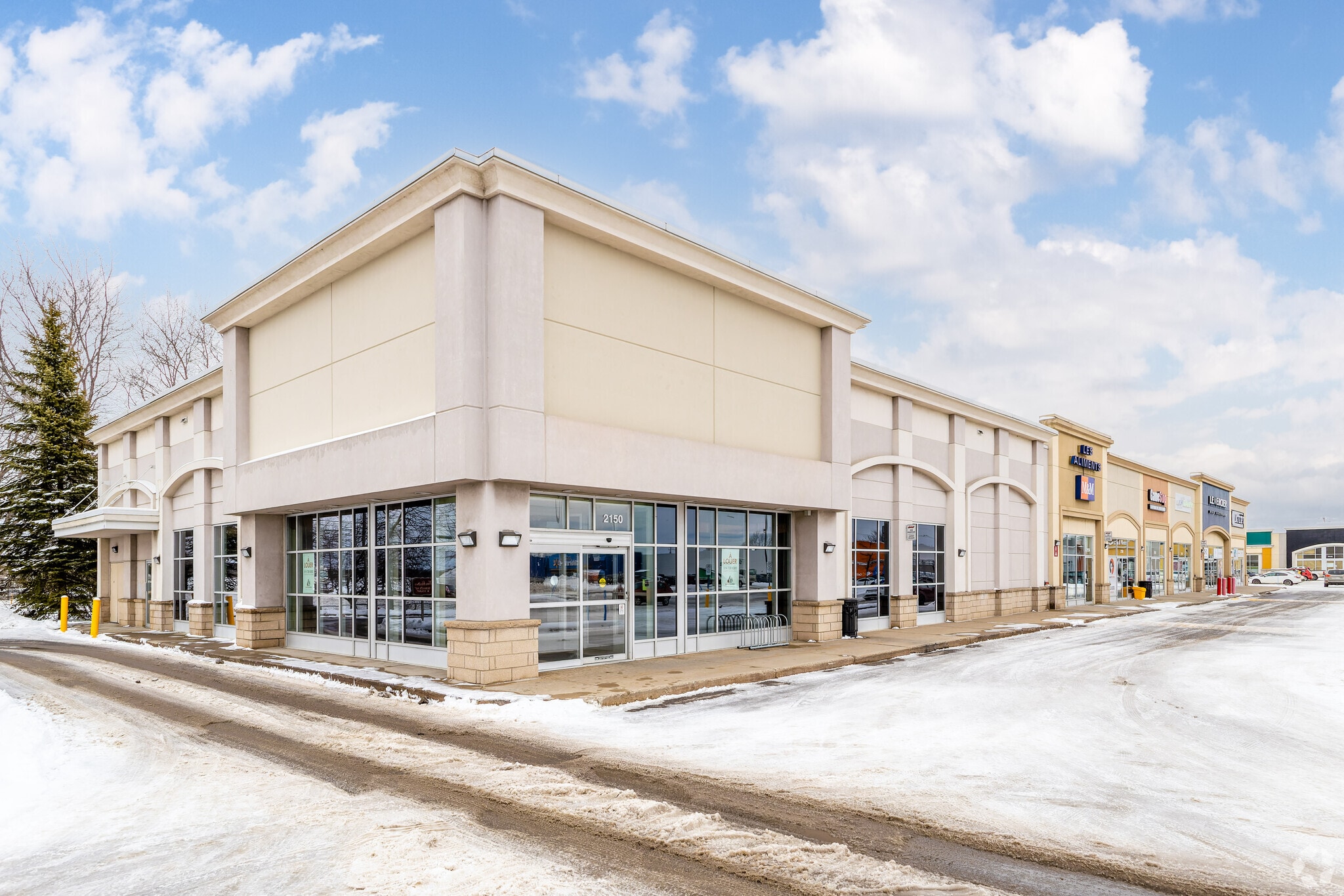 2050 Boul Monseigneur-Langlois, Salaberry-de-valleyfield, QC for lease Primary Photo- Image 1 of 10