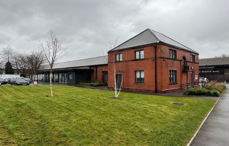 Cromwell Rd, Salford à louer - Photo du bâtiment - Image 2 de 7