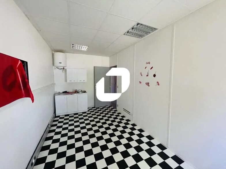 Bureau dans Savigny-le-Temple à louer - Photo intérieure - Image 3 de 9