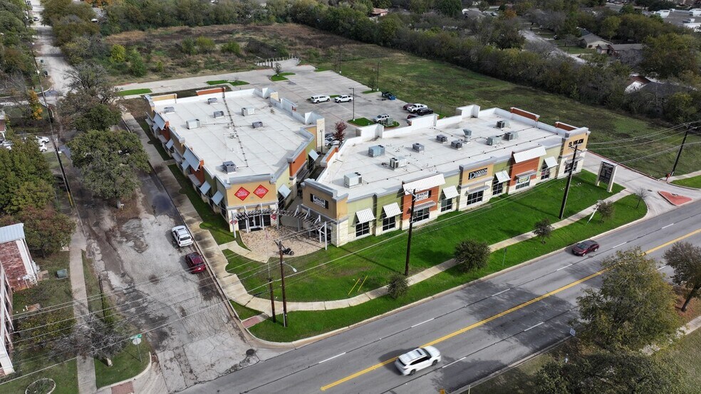 Prime Investment Retail Package portefeuille de 2 propriétés à vendre sur LoopNet.ca - Aérien - Image 2 de 49