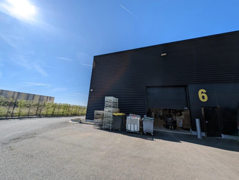 Flex in Reims for lease - Building Photo - Image 3 of 12