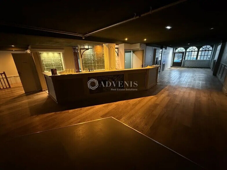 Retail in Orléans for lease - Building Photo - Image 3 of 8