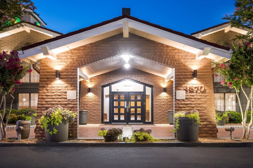 4870 University Dr NW, Huntsville, AL à vendre - Photo du bâtiment - Image 3 de 36