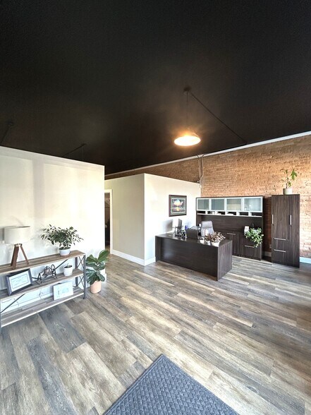 103 W Main St, Easley, SC à louer - Hall d’entrée - Image 3 de 14
