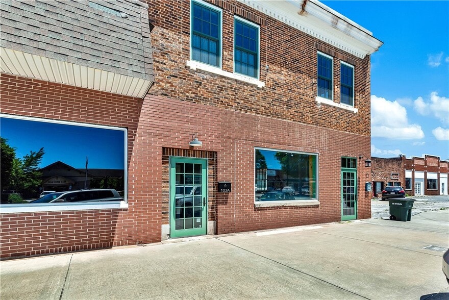 103 E Main St, Walhalla, SC à vendre - Photo du bâtiment - Image 2 de 2
