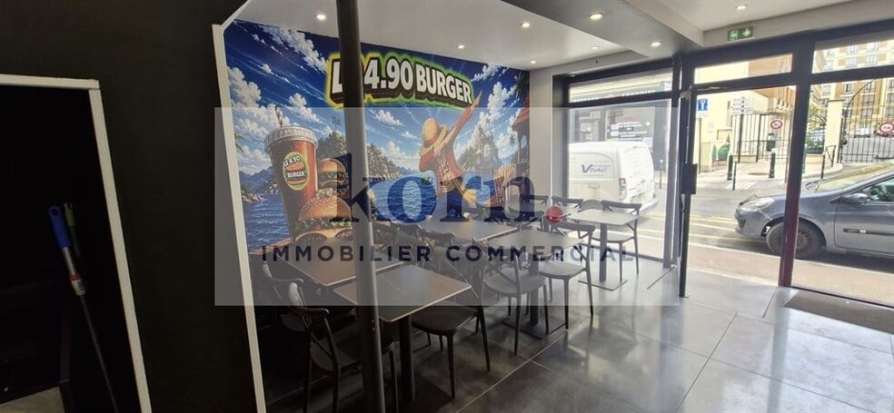 Retail in Suresnes for sale - Interior Photo - Image 1 of 5