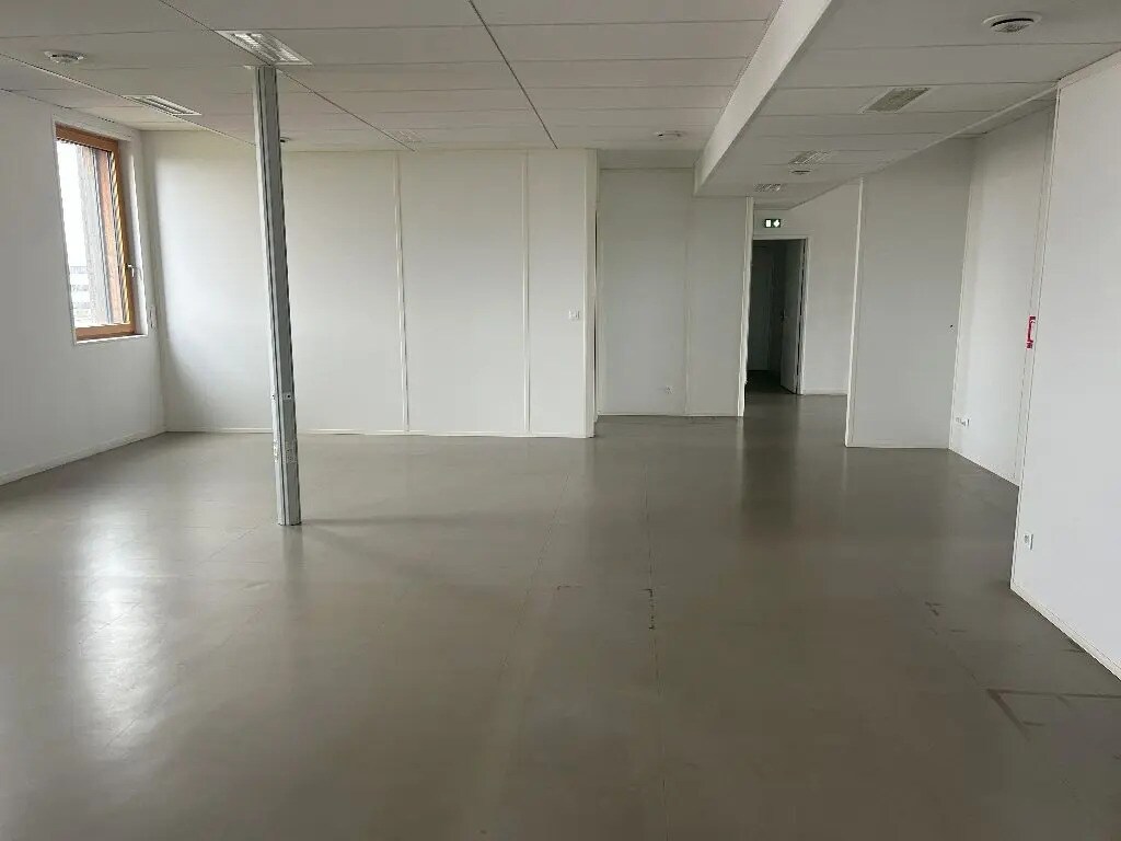 Office in Saint-Priest for sale Interior Photo- Image 1 of 5