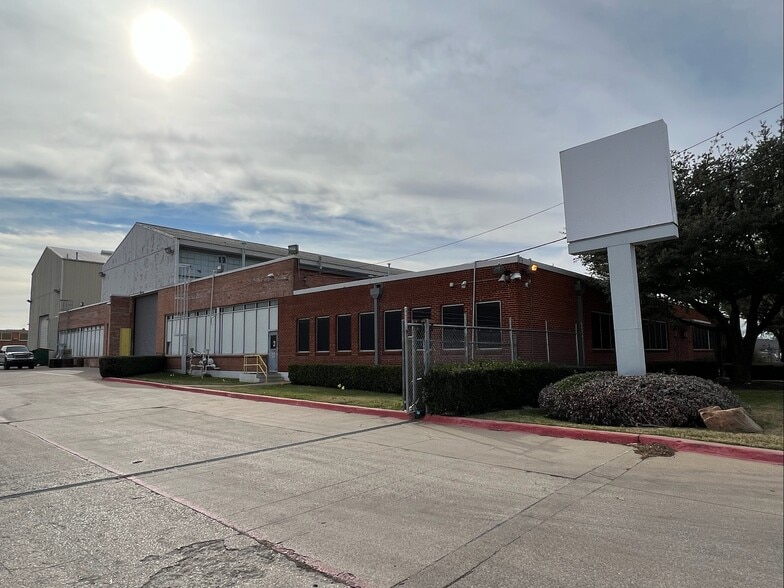 3202 Manor Way, Dallas, TX for lease - Primary Photo - Image 1 of 2