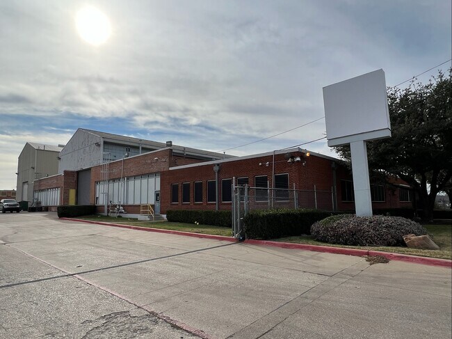 More details for 3202 Manor Way, Dallas, TX - Industrial for Lease