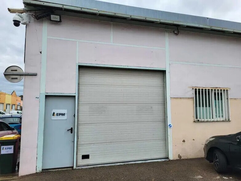 Flex in Vénissieux for lease - Building Photo - Image 2 of 4