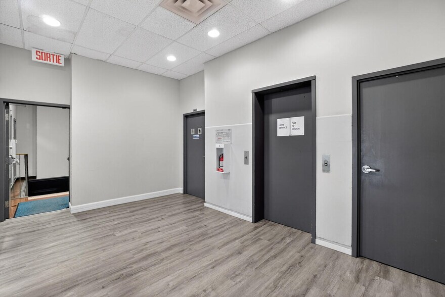 3901 Rue Bannantyne, Verdun, QC for lease - Interior Photo - Image 2 of 12