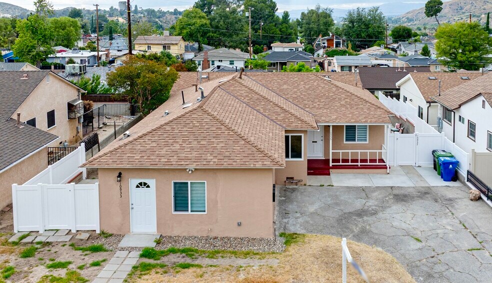 10935 Nassau Ave, Sunland, CA à vendre - Photo du bâtiment - Image 1 de 12