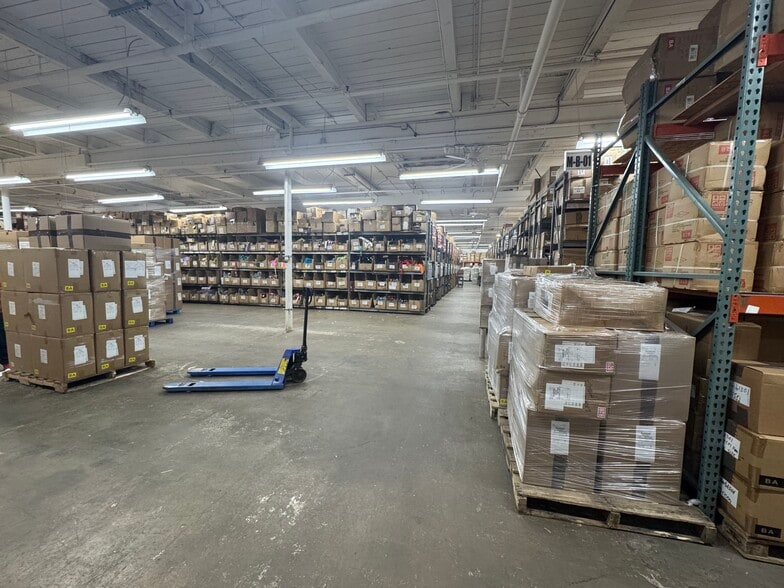 70 Old Turnpike Rd, Wayne, NJ for lease - Building Photo - Image 2 of 7