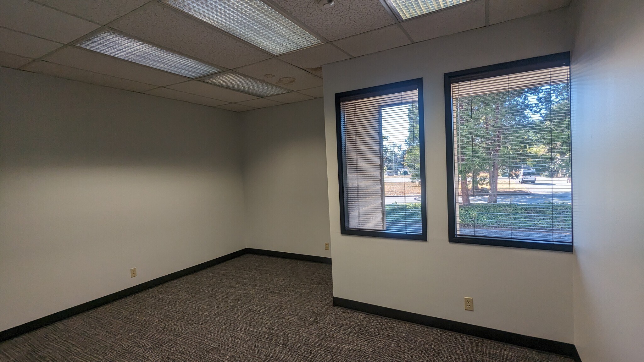 4002-4014 148th Ave NE, Redmond, WA for lease Interior Photo- Image 1 of 3