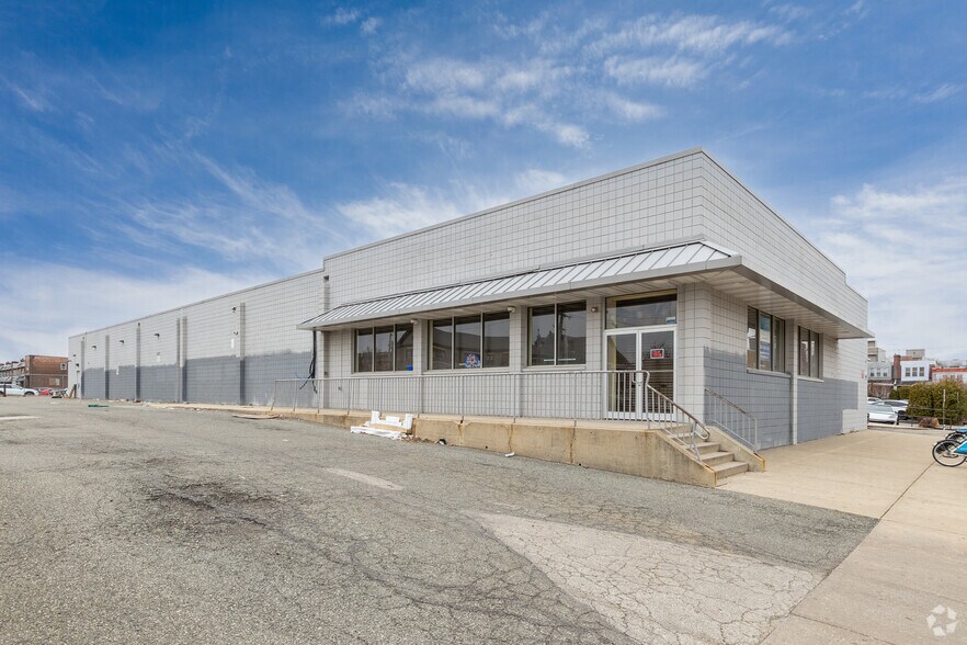 3000 Reed St, Philadelphia, PA à louer - Photo du bâtiment - Image 1 de 5