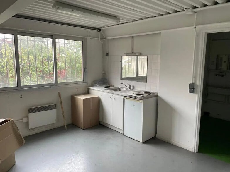 Industrial in Montreuil for lease - Interior Photo - Image 3 of 10