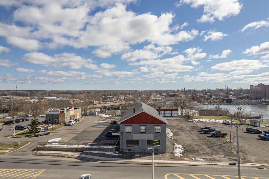 15 W 1st St S, Fulton, NY à vendre - Photo du bâtiment - Image 2 de 53