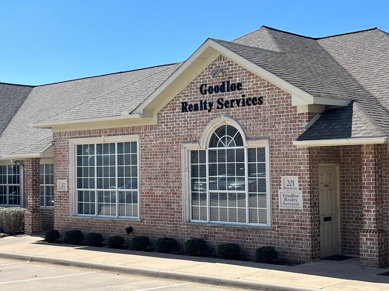 2840 Keller Springs Rd, Carrollton, TX à vendre - Photo du bâtiment - Image 1 de 21