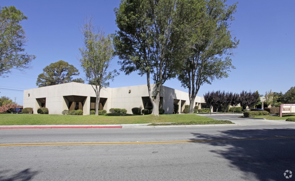 2300 Technology Pky, Hollister, CA for lease - Building Photo - Image 3 of 7